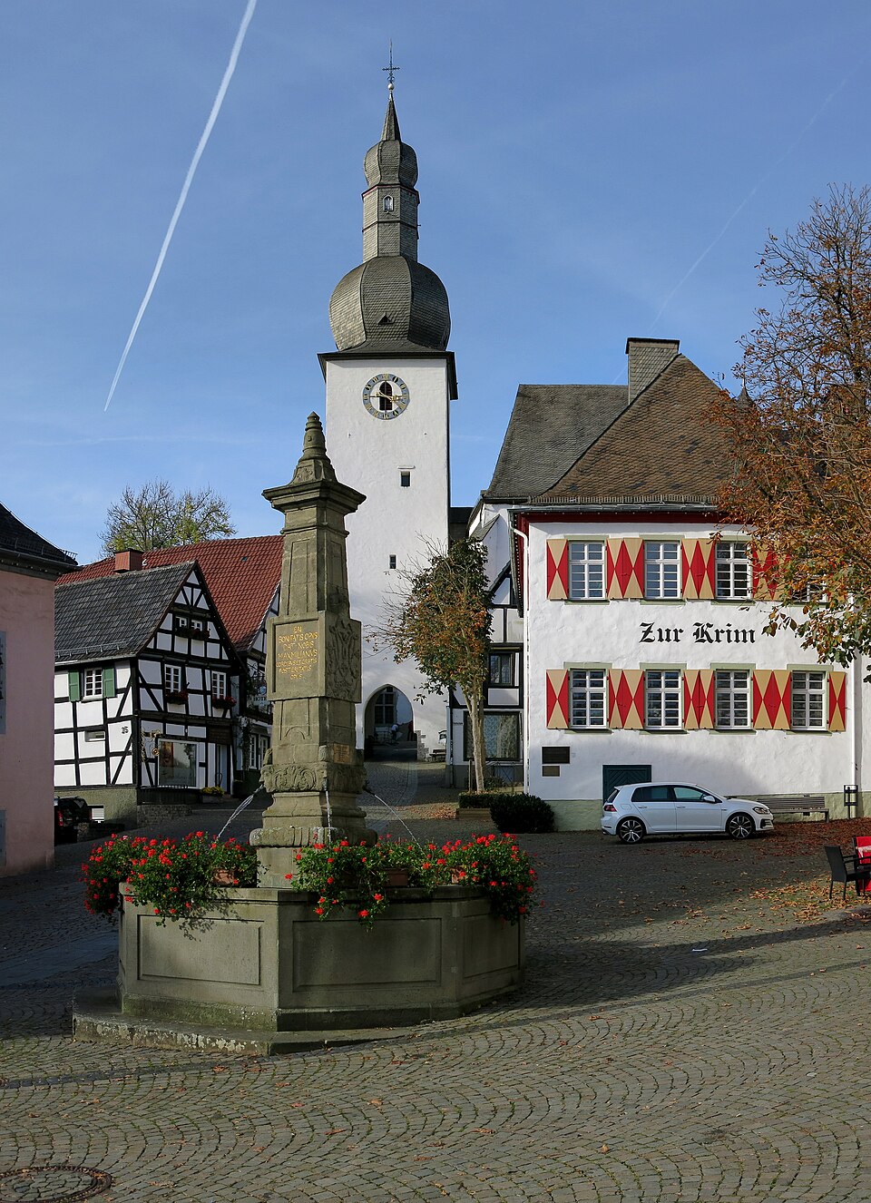 Arnsberger Altstadt mit Brunnen und Kirche
